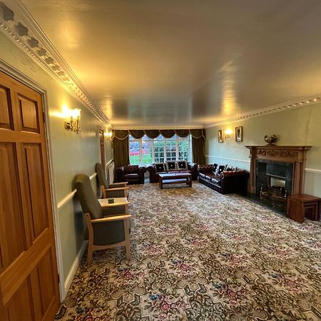 Unwind In Comfort At Cosy Caradus Your 4 Bedroom Home Sweet Home! バーミンガム エクステリア 写真