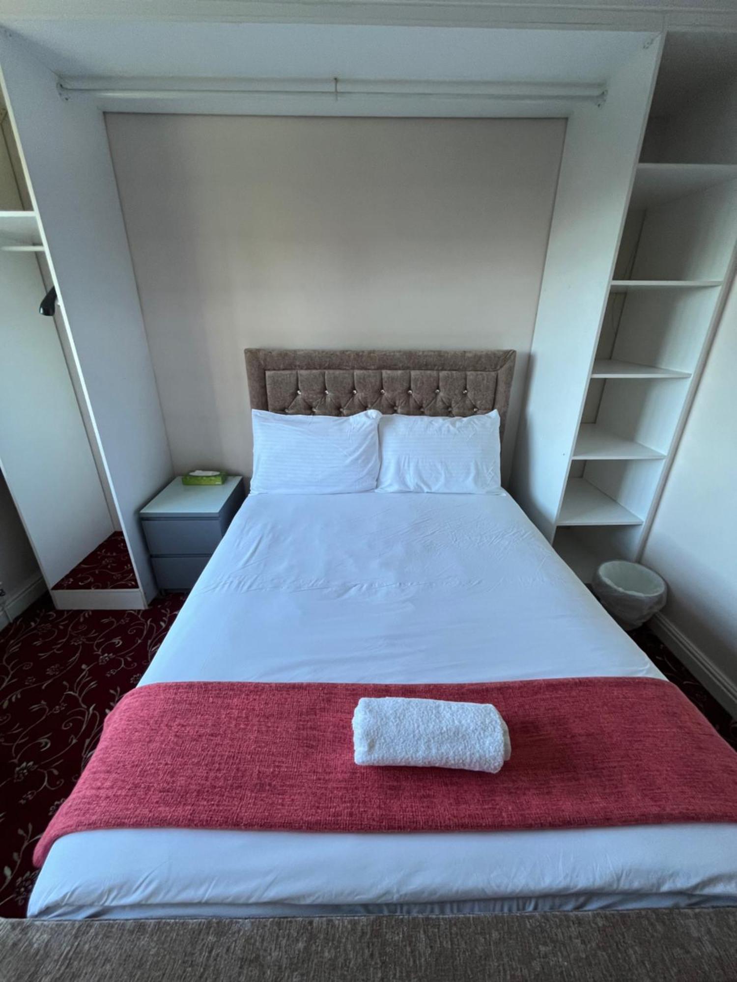 Unwind In Comfort At Cosy Caradus Your 4 Bedroom Home Sweet Home! バーミンガム エクステリア 写真