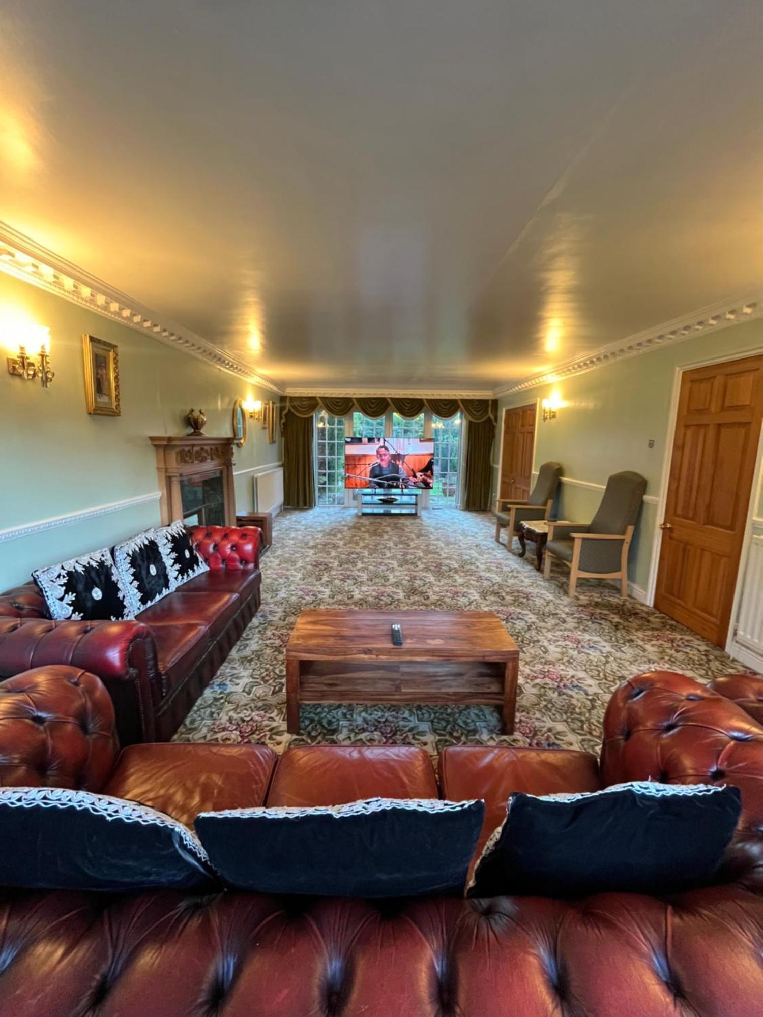 Unwind In Comfort At Cosy Caradus Your 4 Bedroom Home Sweet Home! バーミンガム エクステリア 写真